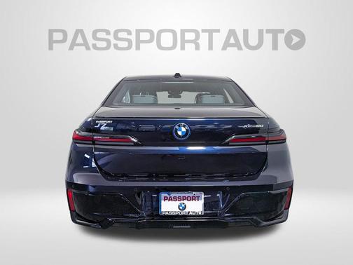 Carbon Black Metallic 2026 BMW i7 xDrive60