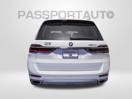 Alpine White 2027 BMW X7 xDrive40i
