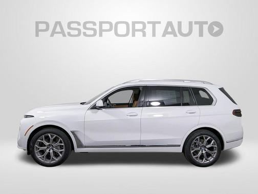 Alpine White 2027 BMW X7 xDrive40i