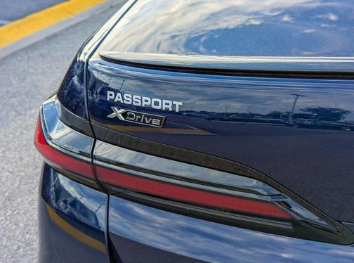 Tanzanite Blue II Metallic 2026 BMW 740 xDrive