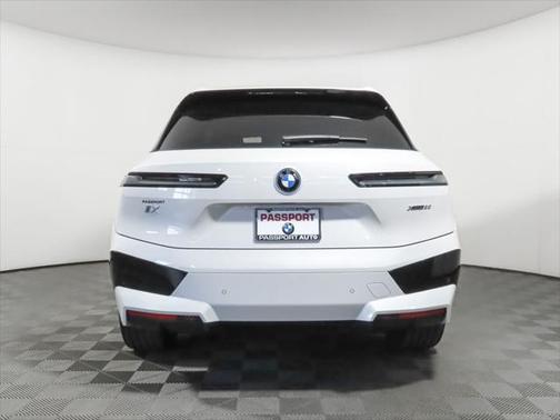 2025 BMW iX xDrive50
