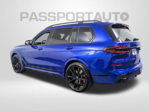 2025 BMW X7 M60i