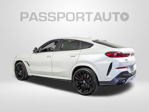 2022 BMW X6 M50i