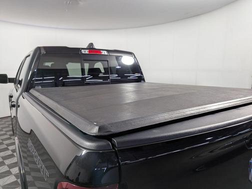 Diamond Black Crystal Pearlcoat 2022 RAM 1500 Laramie