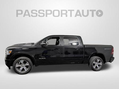 Diamond Black Crystal Pearlcoat 2022 RAM 1500 Laramie