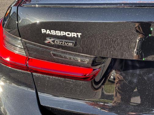 2026 BMW 330 i xDrive