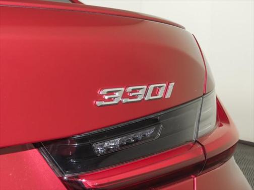 2025 BMW 330 i xDrive