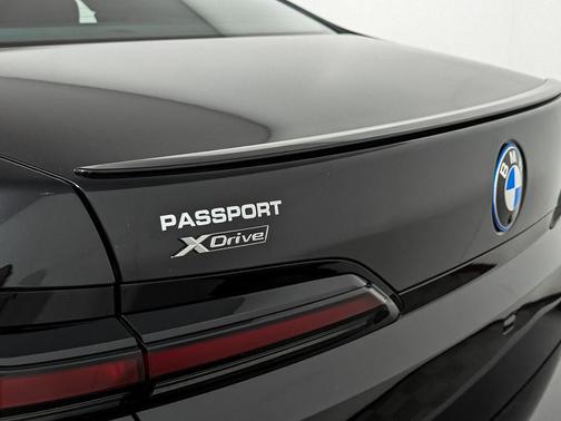 2026 BMW 750e i xDrive