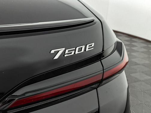 2026 BMW 750e i xDrive