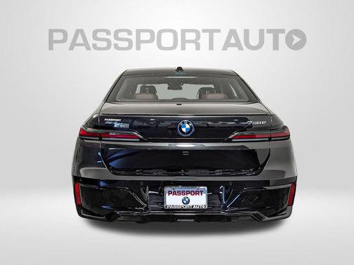 2026 BMW 750e i xDrive