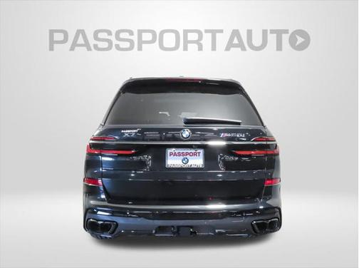 2025 BMW X7 M60i