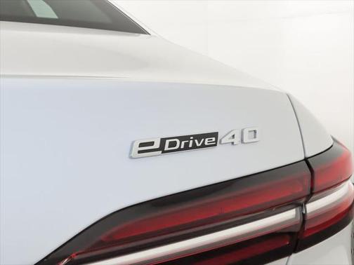 2025 BMW i5 eDrive40