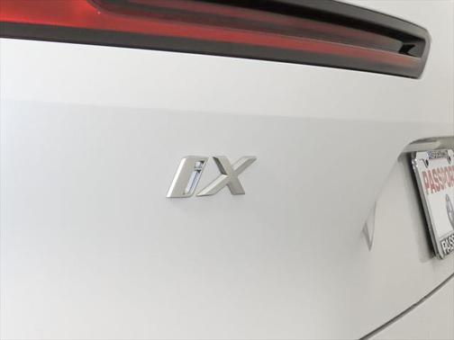 2026 BMW iX xDrive60