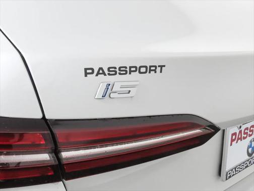 2025 BMW i5 xDrive40