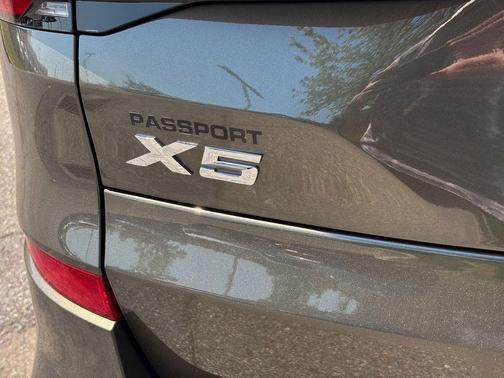 Manhattan Green Metallic 2026 BMW X5 xDrive40i