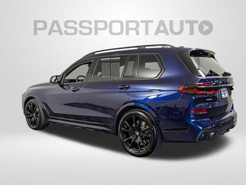 2023 BMW X7 M60i