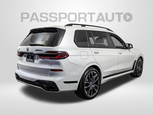 2025 BMW X7 M60i