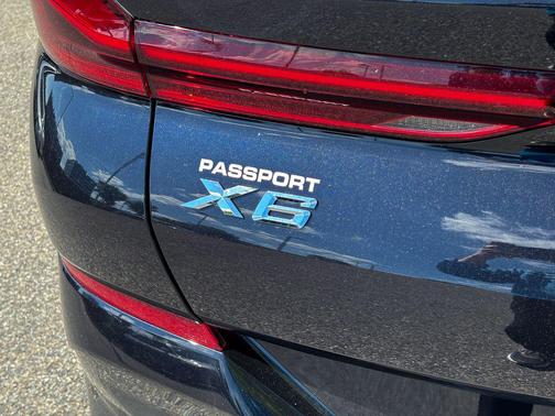 Carbon Black Metallic 2027 BMW X6 xDrive40i