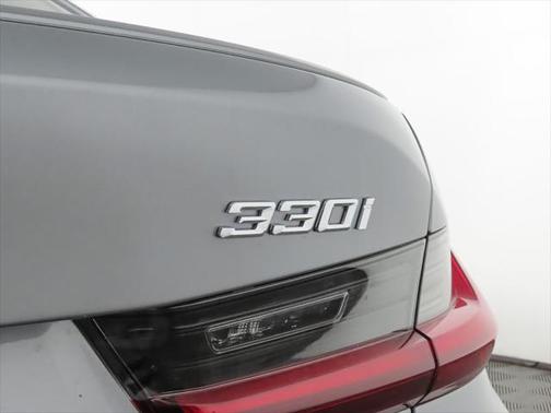 2025 BMW 330 i xDrive