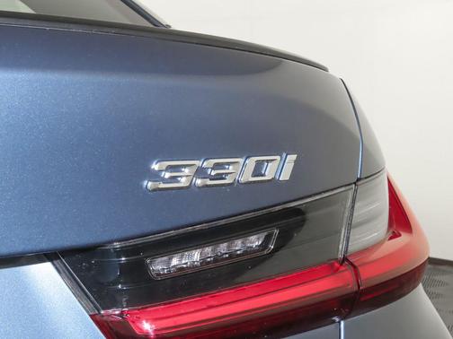 2025 BMW 330 i xDrive