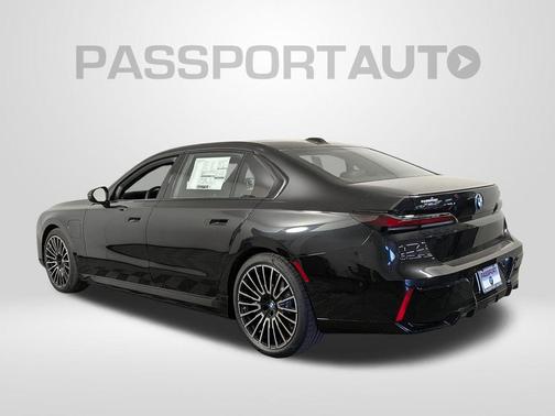 Black Sapphire Metallic 2026 BMW 750e i xDrive