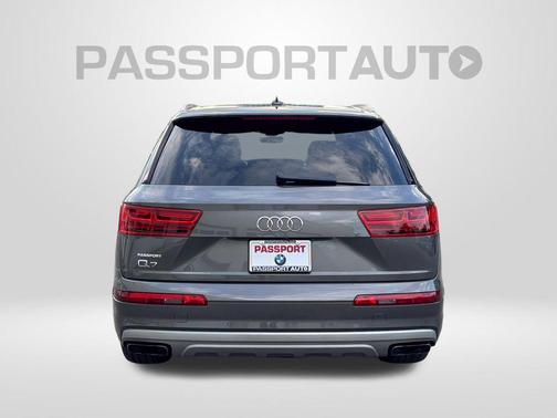 Samurai Gray Metallic 2019 Audi Q7 55 Premium