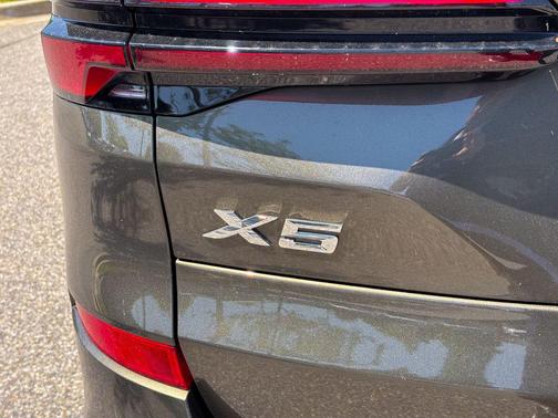 Manhattan Green Metallic 2026 BMW X5 PHEV xDrive50e