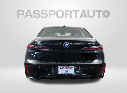 Black Sapphire Metallic 2025 BMW i7 eDrive50