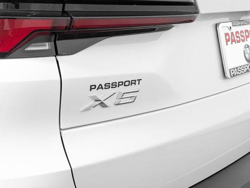 Mineral White Metallic 2026 BMW X5 xDrive40i