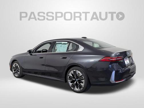 Dark Graphite Metallic 2025 BMW 530 xDrive