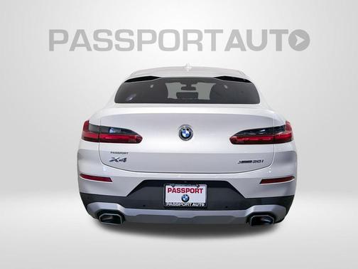 Mineral White Metallic 2024 BMW X4 xDrive30i