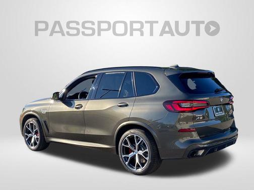 Manhattan Green Metallic 2023 BMW X5 PHEV xDrive45e