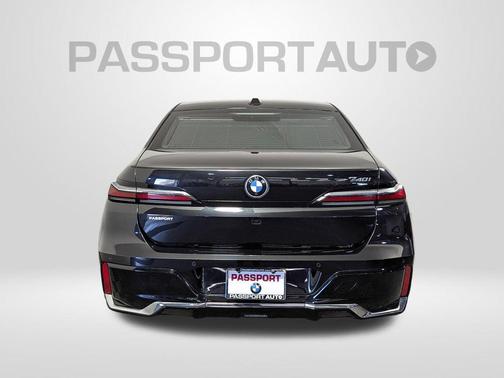 Black Sapphire Metallic 2023 BMW 740 i