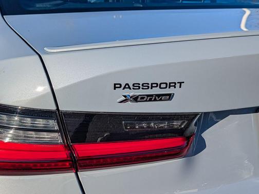 2026 BMW 330 i xDrive