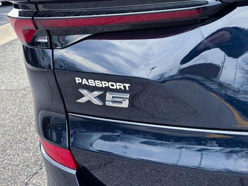 Carbon Black Metallic 2026 BMW X5 xDrive40i