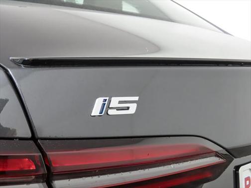 2025 BMW i5 xDrive40