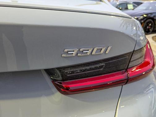 2026 BMW 330 i xDrive