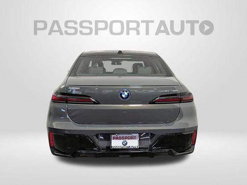 Dravit Grey Metallic 2026 BMW i7 eDrive50