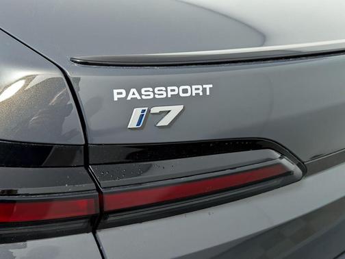 Dravit Grey Metallic 2026 BMW i7 eDrive50