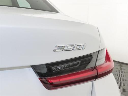 2025 BMW 330 i xDrive