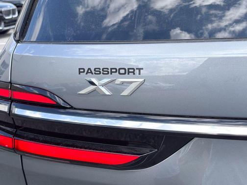 Skyscraper Grey Metallic 2026 BMW X7 xDrive40i