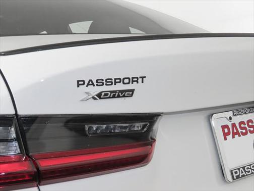 2025 BMW 330 i xDrive
