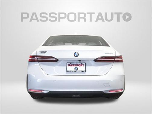 2025 BMW 530 i xDrive