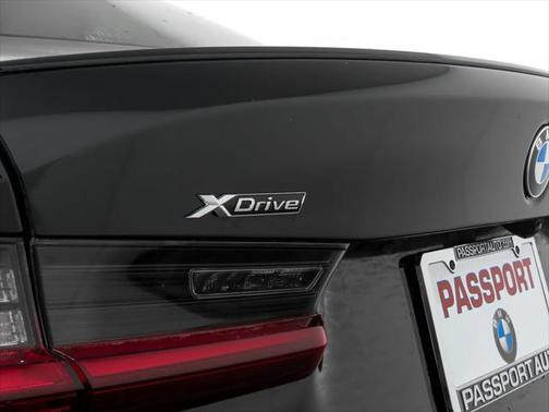 2025 BMW 330 i xDrive