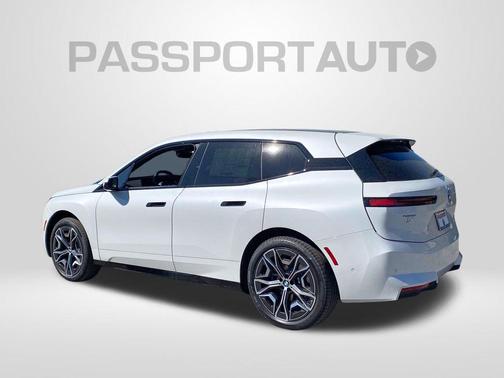 Mineral White Metallic 2026 BMW iX xDrive45