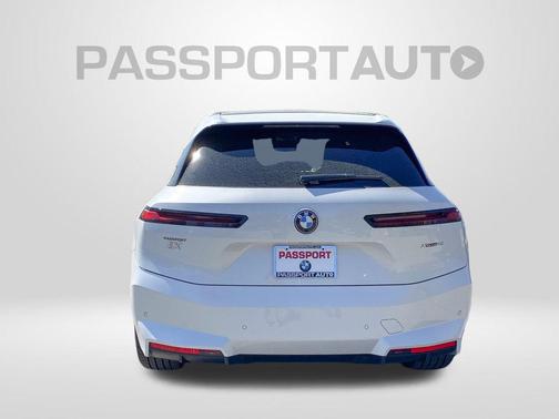 Mineral White Metallic 2026 BMW iX xDrive45