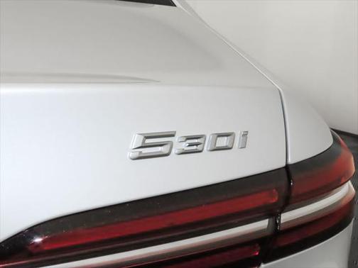 2025 BMW 530 i xDrive