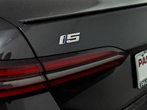 2026 BMW i5 xDrive40