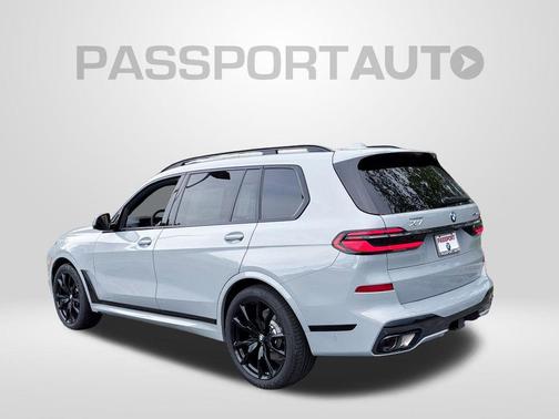 Brooklyn Grey Metallic 2027 BMW X7 xDrive40i