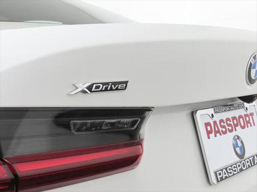 2025 BMW 330 i xDrive